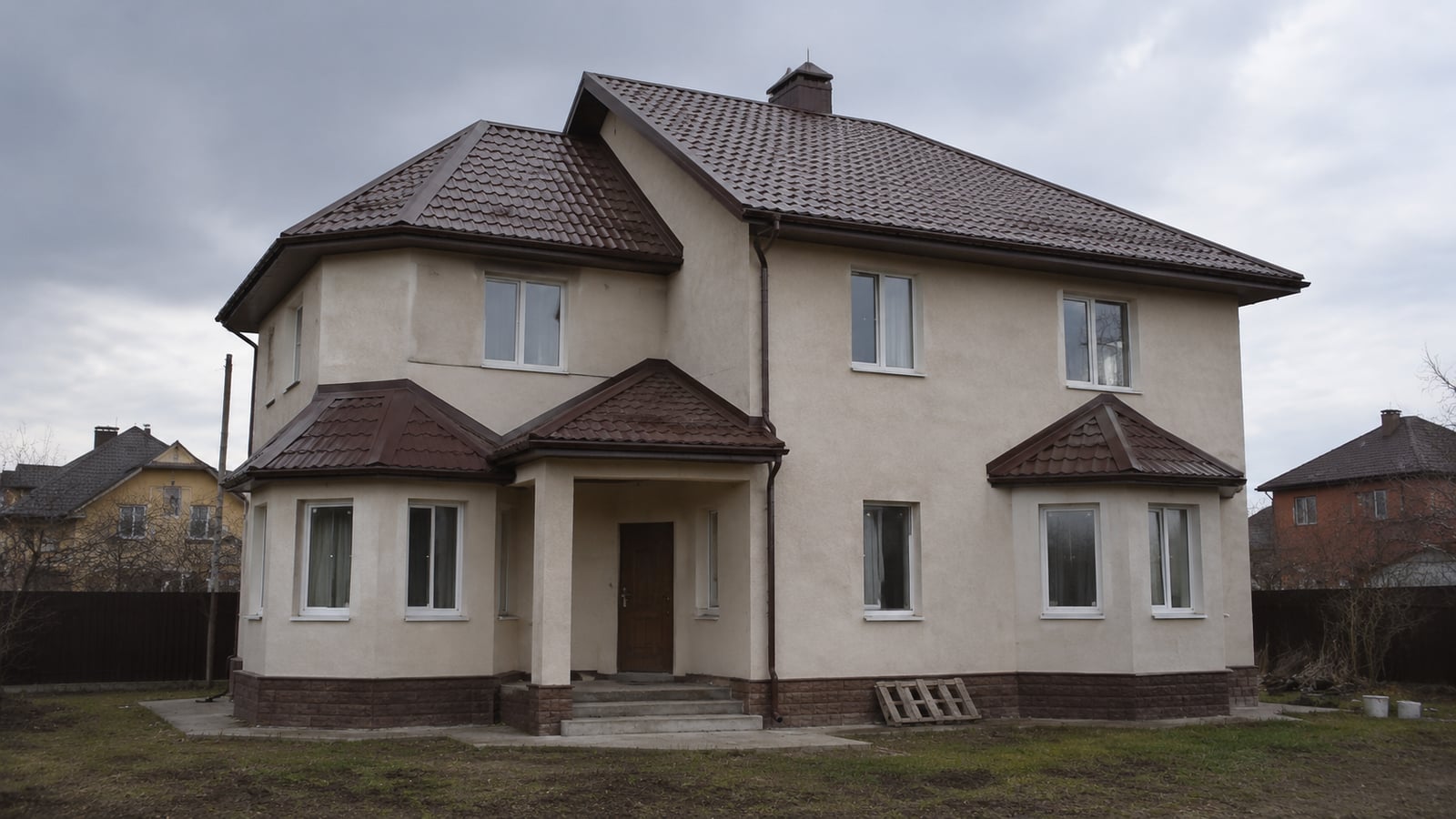 Сложная крыша с эркерами и шпилем, Красногорск, 265 м²